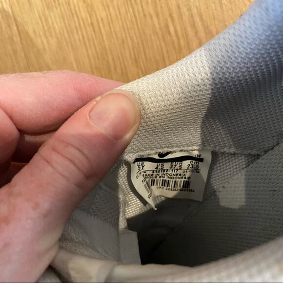 Nike Custom Air Force 1's Louis Vuitton Sneakers - Picture 8 of 8